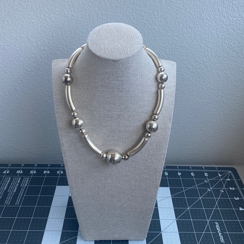 Vintage Fun modernist lightweight bead choker style necklace